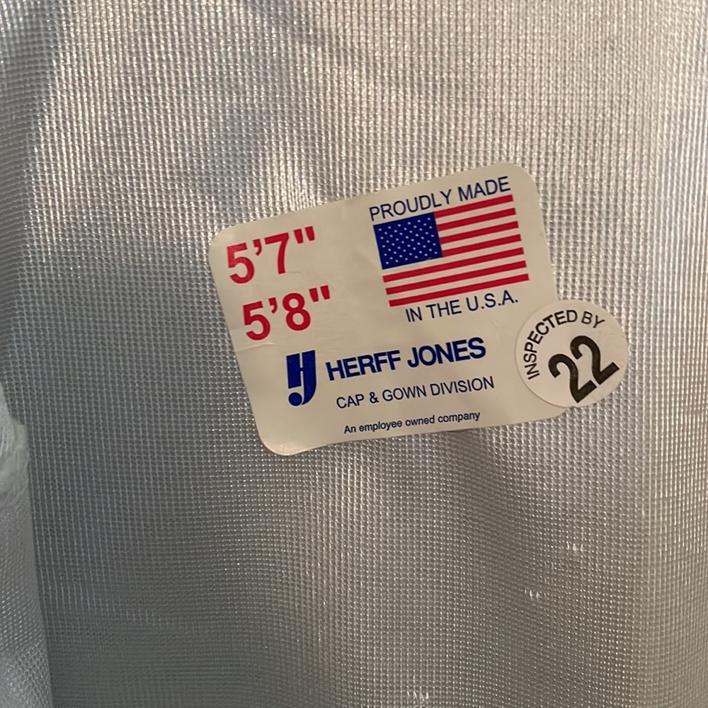 White Graduation Gown (Robe) - Picture 2 of 5